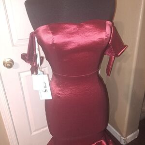 Elegant Off-Shoulder Burgundy Dress